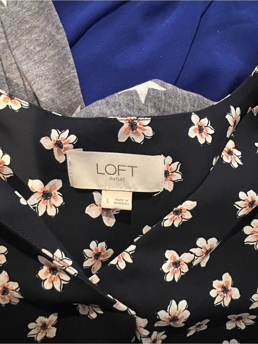 LOFT Navy Floral V-Neck Short Sleeve Blouse - Picture 3 of 3
